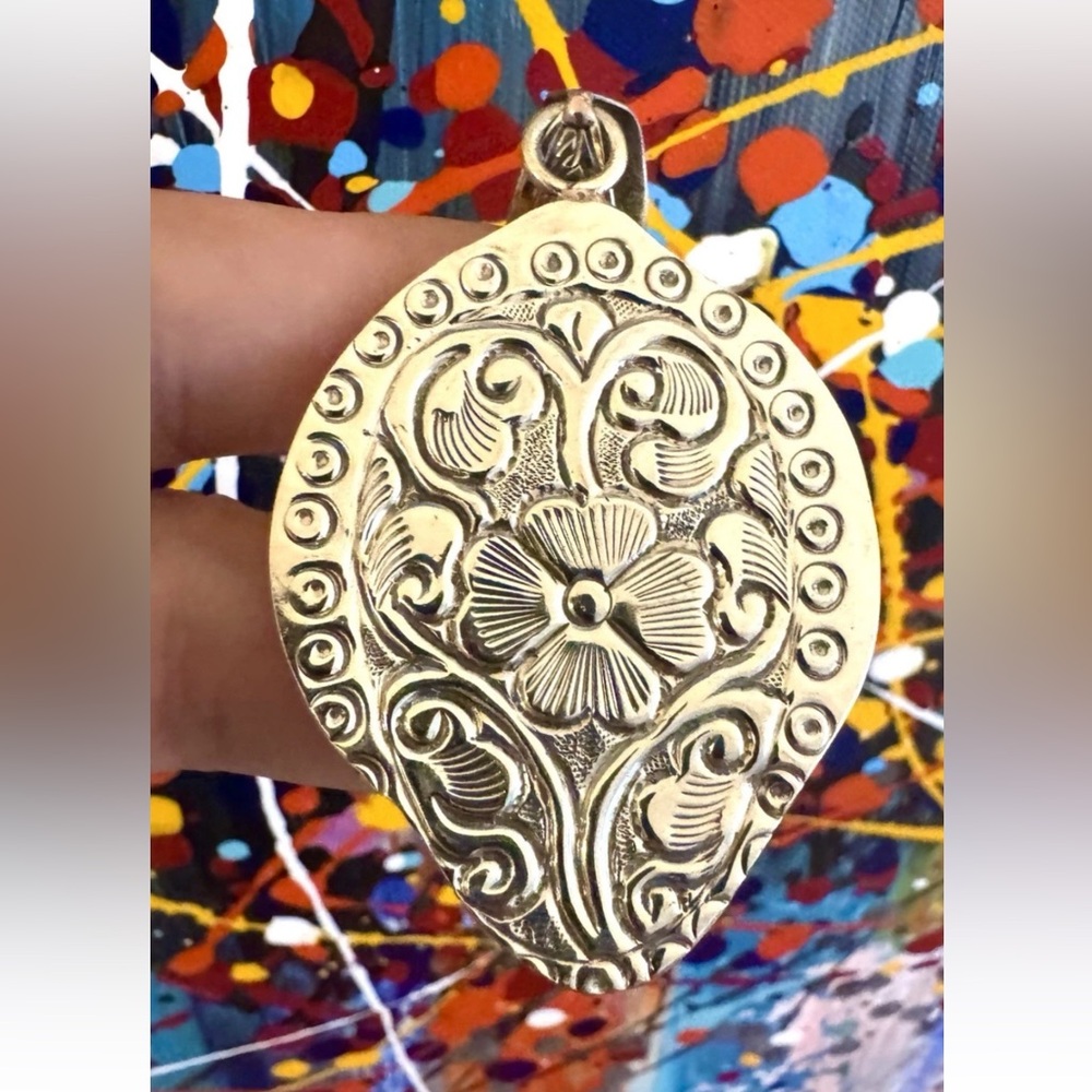 Hand Carved Bone Pendant,Bison Face Art,Green Turquoise & Silver,3”inch,26grams - Picture 2 of 9